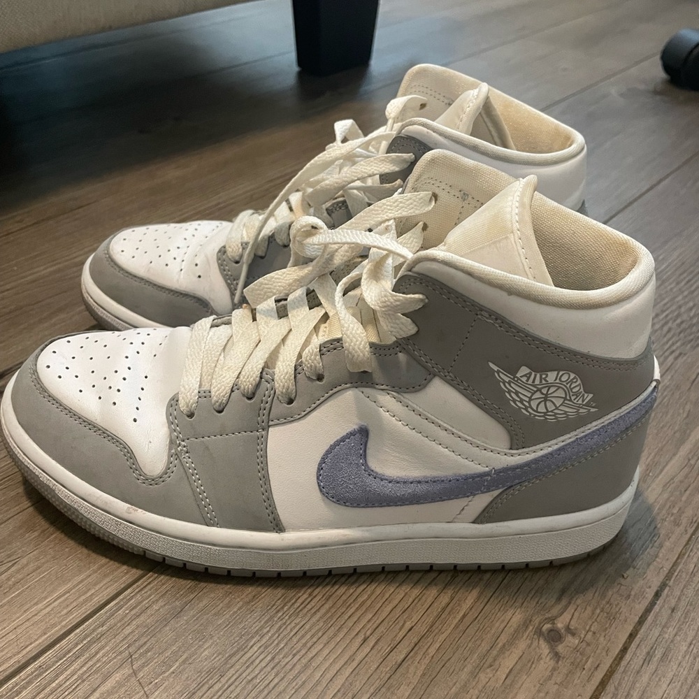 Nike Air Jordan 1 Mid Wolf Grey